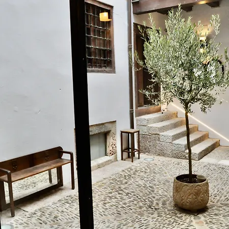 Quartier Leon Hostel Jabalquinto-3